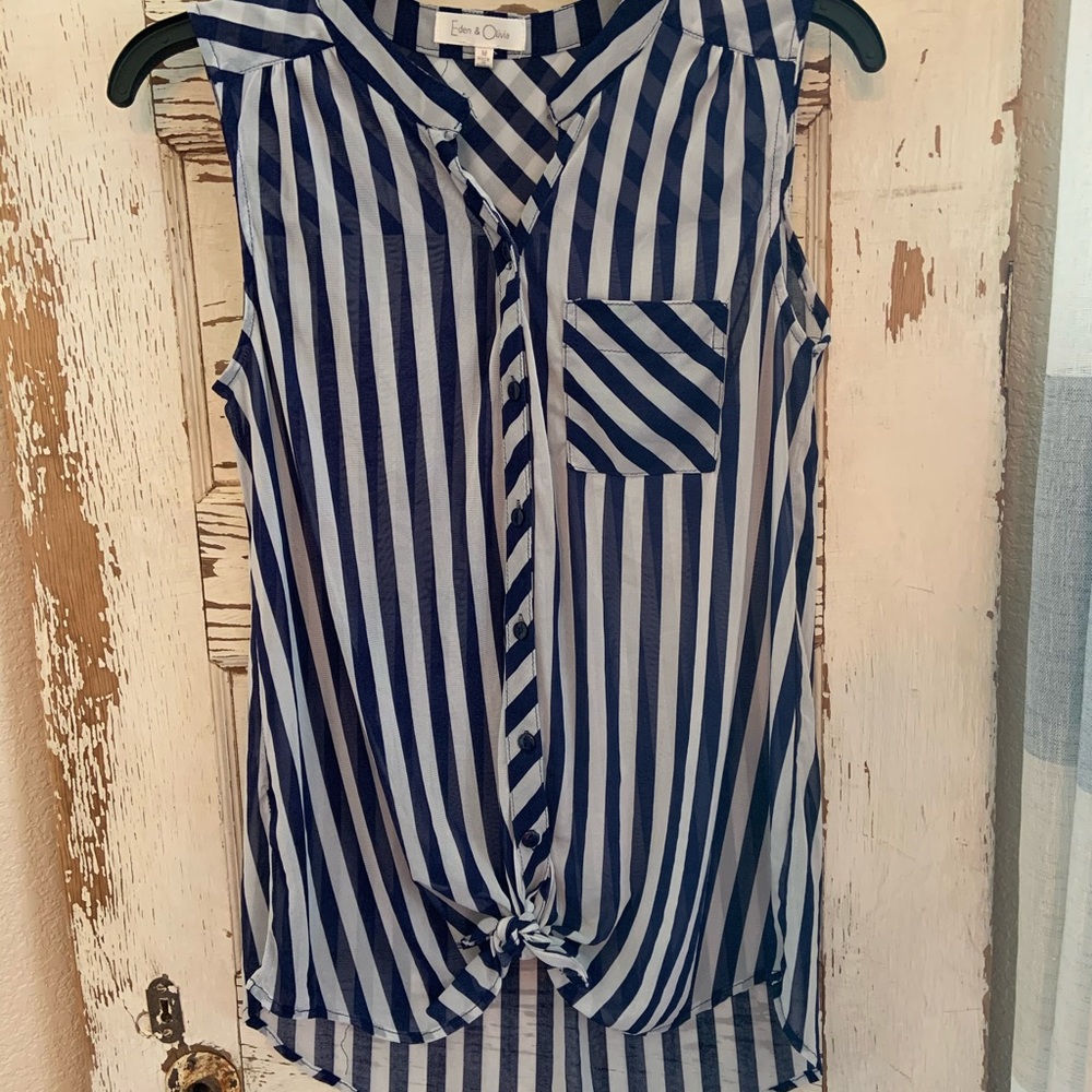 Sleeveless hi-lo top